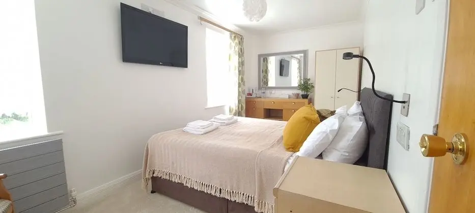 Double room with private bathroom