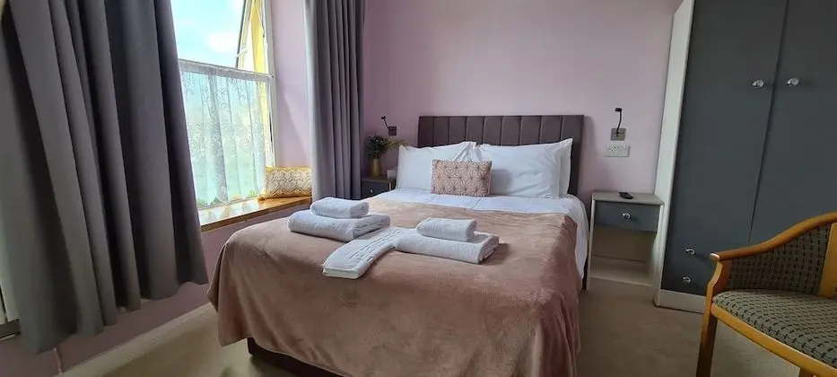 Double room with private bathroom