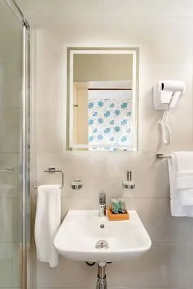 Double room with private bathroom