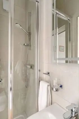 Double room with private bathroom