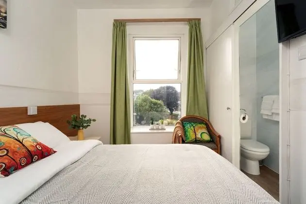 Ensuite Single Room