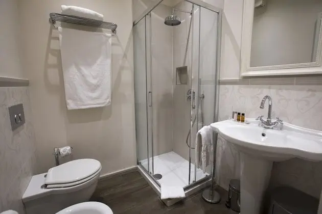 Üç Kişilik Oda, Banyolu/Duşlu