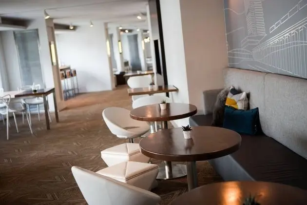 Oda, 2 Çift Kişilik Yatak, Şehir Manzaralı