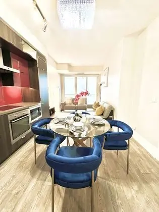 Luxury Condo, 2 Queen Beds, Non Smoking, CN Tower View (39)