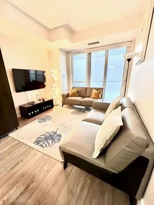 Luxury Condo, 2 Queen Beds, Non Smoking, CN Tower View (39)