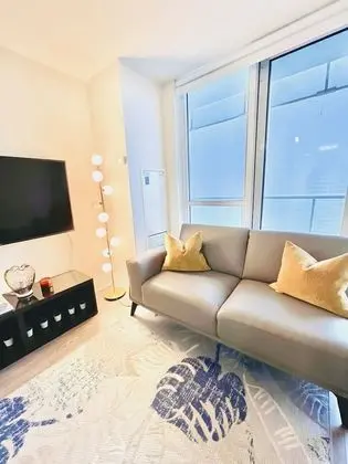 Luxury Condo, 2 Queen Beds, Non Smoking, CN Tower View (39)