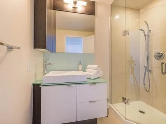 Luxury Condo, 2 Queen Beds, Non Smoking, CN Tower View (39)