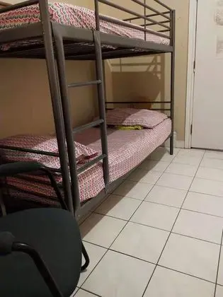Dört Kişilik Oda, Özel Banyo (One Double Bed, Two Single Bed)