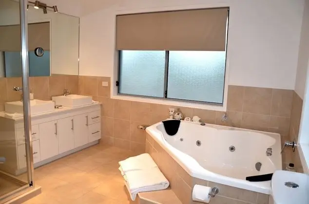 Luxury Tek Büyük Yataklı Oda, 1 En Büyük (King) Boy Yatak (Brighton - Luxury Queen with Balcony)