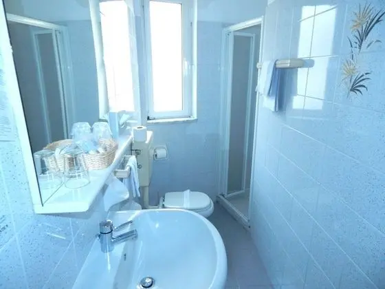 Üç Kişilik Oda