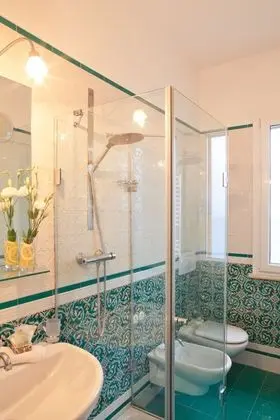 Tek Büyük Yataklı Oda, Balkon, Deniz Manzaralı