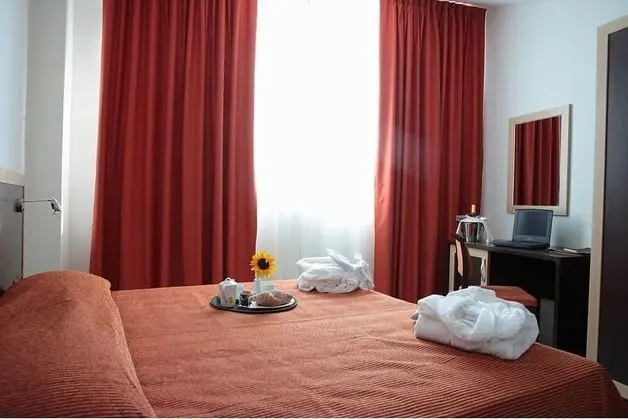 Classic Tek Büyük veya İki Ayrı Yataklı Oda, Banyolu/Duşlu