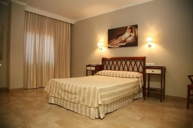 Büyük Yataklı Tek Kişilik Oda