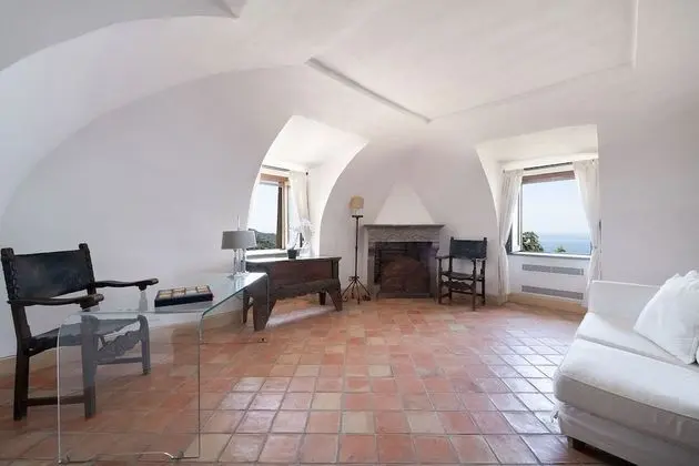 Kır Evi, Sıcak Su Havuzu