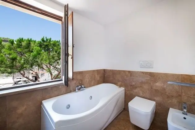 Kır Evi, Sıcak Su Havuzu