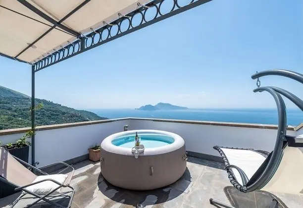 Kır Evi, Sıcak Su Havuzu