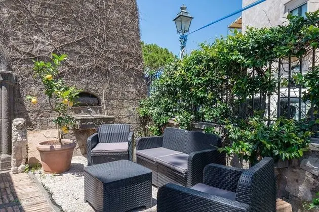 Kır Evi, Sıcak Su Havuzu