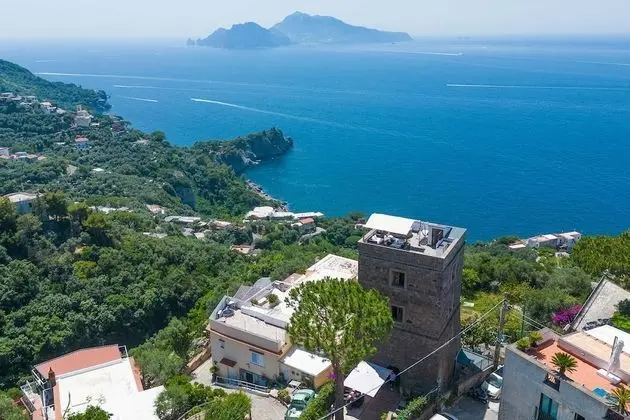 Kır Evi, Sıcak Su Havuzu