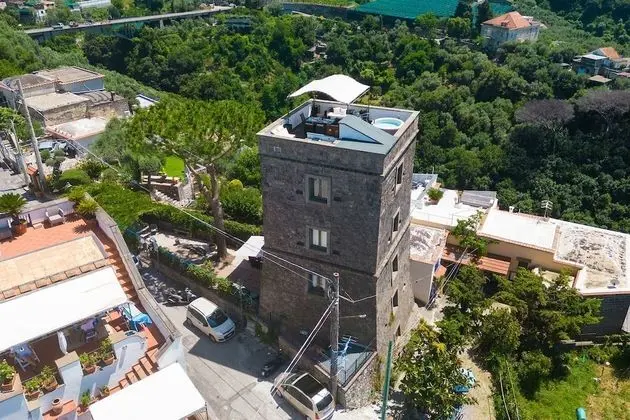 Kır Evi, Sıcak Su Havuzu