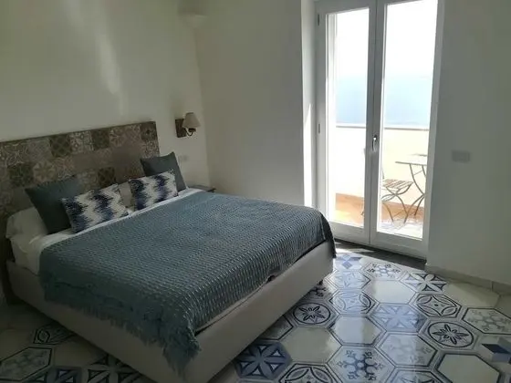 Panoramic Tek Büyük Yataklı Oda, Balkon, Deniz Manzaralı (Stair Access Only)