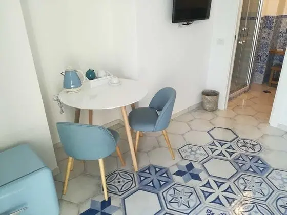 Panoramic Tek Büyük Yataklı Oda, Balkon, Deniz Manzaralı (Stair Access Only)