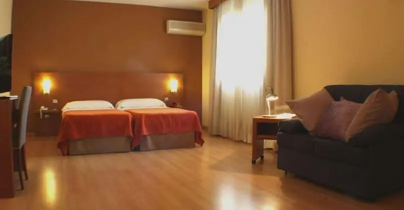 Büyük Yataklı Tek Kişilik Oda