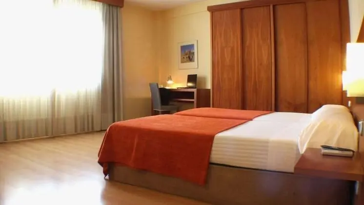 Büyük Yataklı Tek Kişilik Oda