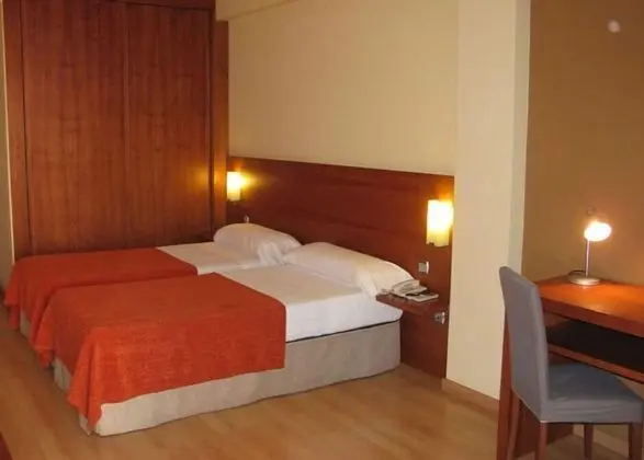 Büyük Yataklı Tek Kişilik Oda