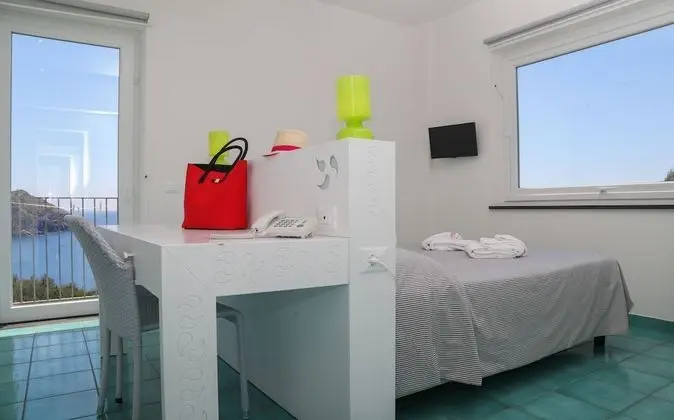 Deluxe Tek Büyük Yataklı Oda, Teras, Deniz Manzaralı