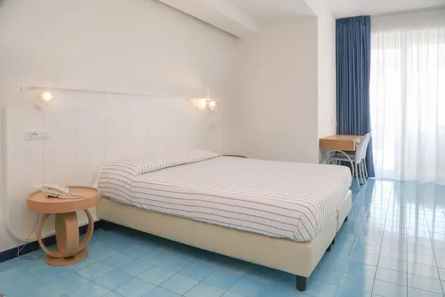 Deluxe Tek Büyük Yataklı Oda, Teras, Deniz Manzaralı