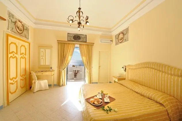 Superior Tek Büyük Yataklı Oda, Balkon, Deniz Manzaralı