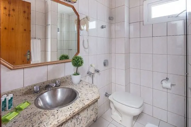 Superior Dört Kişilik Oda, Birden Çok Yatak (Uma Cama Casal e Duas Camas Solteiro)