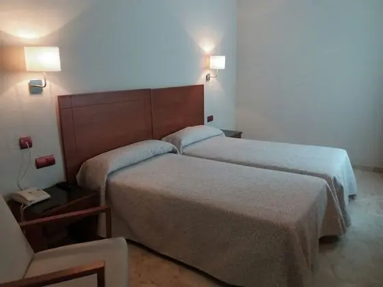 Tek Büyük Yataklı Oda (Interior)