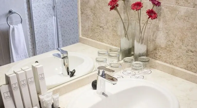 Tek Büyük Yataklı Oda (Interior)