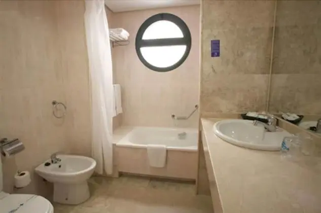 Tek Büyük Yataklı Oda (Interior)