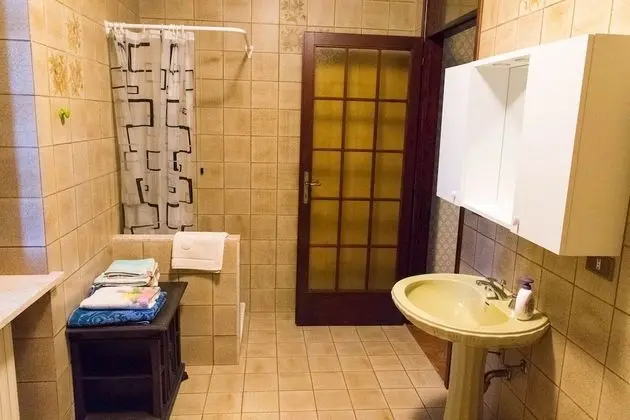 Tek Büyük veya İki Ayrı Yataklı Oda (1)