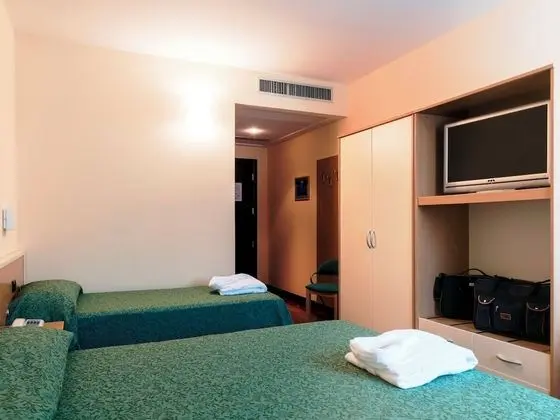 Classic Üç Kişilik Oda