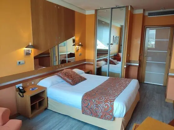 Büyük Yataklı Tek Kişilik Oda