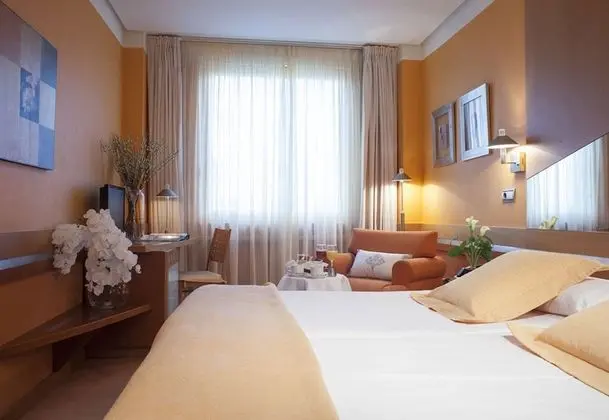 Büyük Yataklı Tek Kişilik Oda