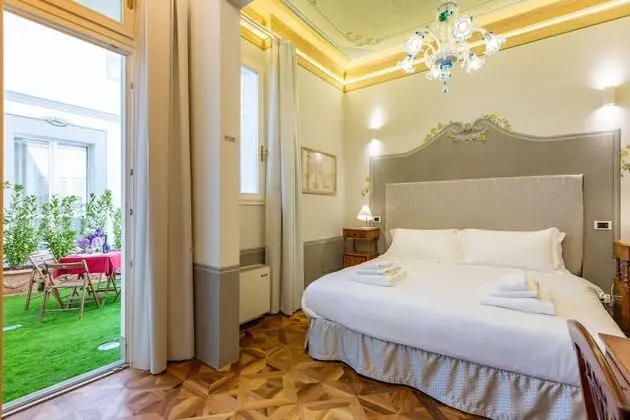 Premium Tek Büyük Yataklı Oda