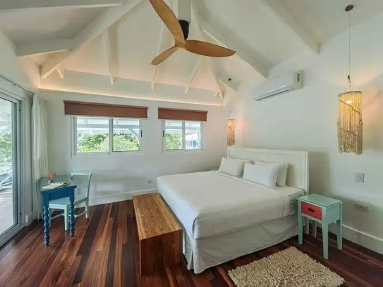 Miss Perla Balcony Upstairs Suites - King Bed