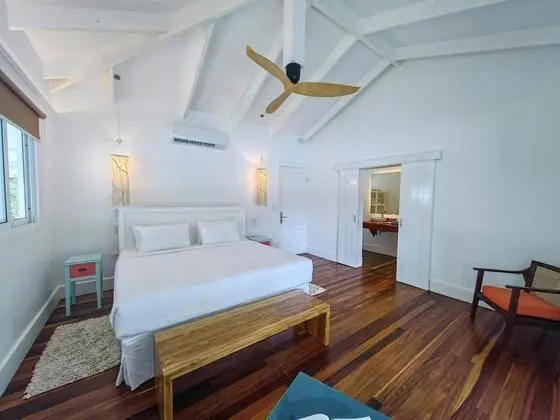 Miss Perla Balcony Upstairs Suites - King Bed
