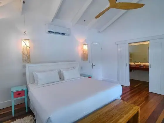 Miss Perla Balcony Upstairs Suites - King Bed