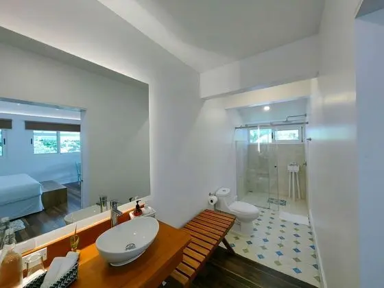 Miss Perla Balcony Upstairs Suites - King Bed