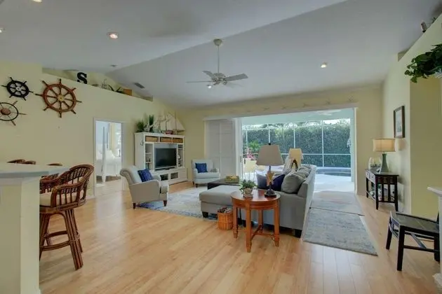 Ev (Tortuga Pool Home)
