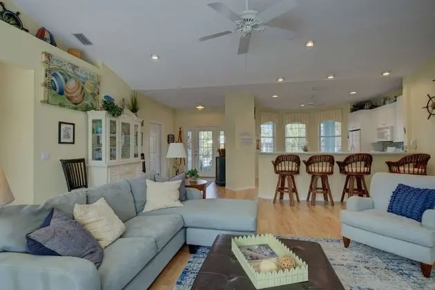 Ev (Tortuga Pool Home)
