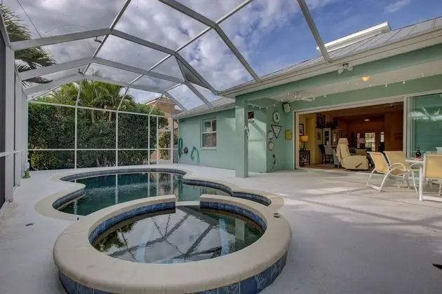 Ev (Tortuga Pool Home)