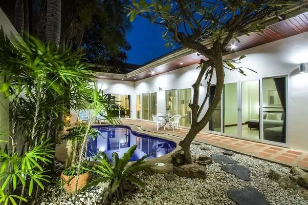 Deluxe 2 bedroom villa with private pool and jacuzzi