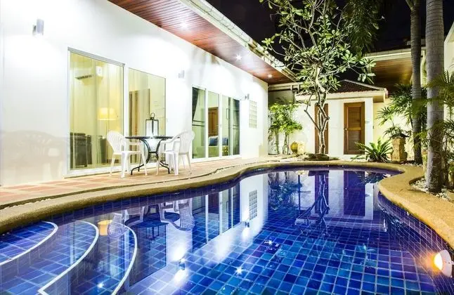 Deluxe 2 bedroom villa with private pool and jacuzzi