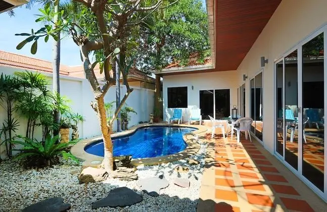 Deluxe 2 bedroom villa with private pool and jacuzzi